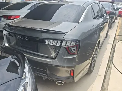 Lynk & Co 03