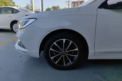Roewe i5