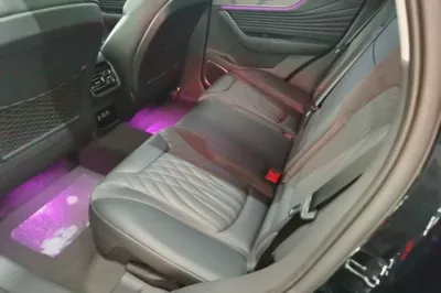 Hongqi HS5