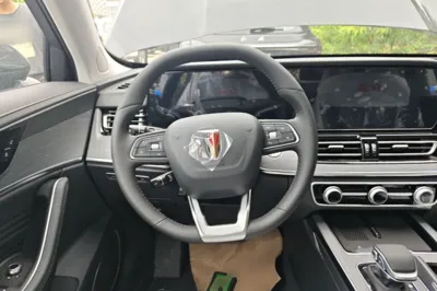 Hongqi HS5