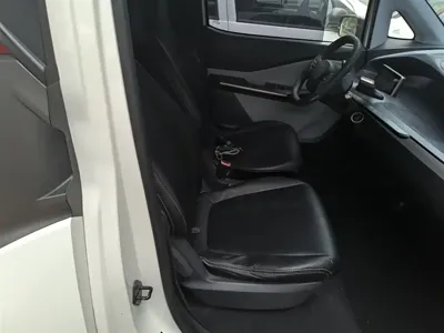 Baojun E200