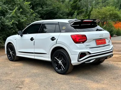 Audi Q2L