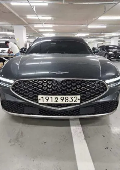 Genesis G90