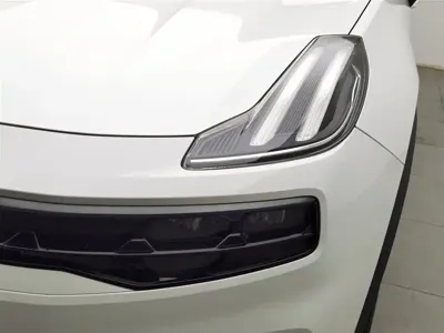 Lynk & Co 06