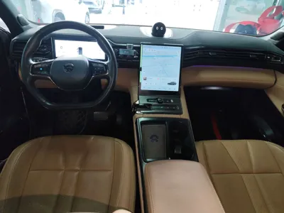 Nio ES8