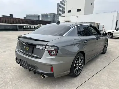 Lynk & Co 03