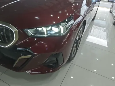 BMW i5