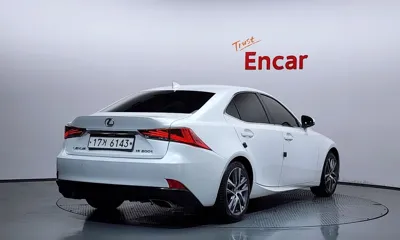 Lexus IS