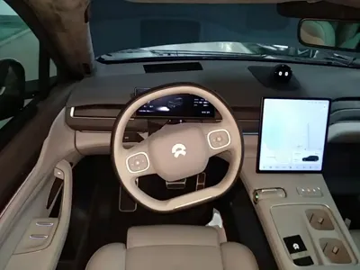 Nio ES8