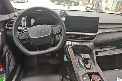 Lynk & Co 06