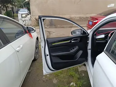 Roewe i5