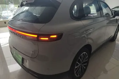 Leapmotor B10