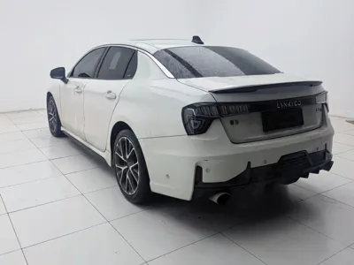 Lynk & Co 03