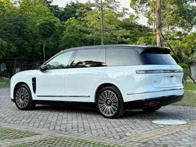 Nio ES8