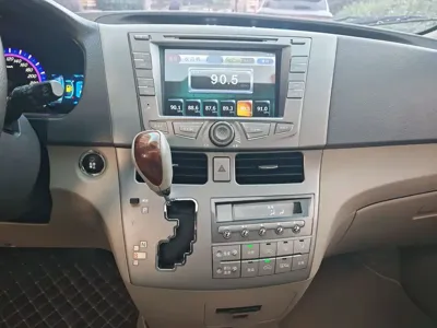 BYD M6