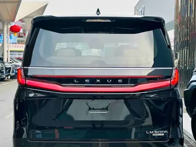 Lexus LM