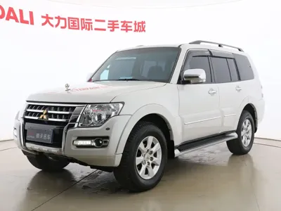 Mitsubishi Pajero (Import)