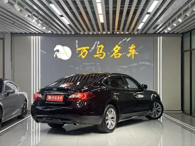 Infiniti Q70