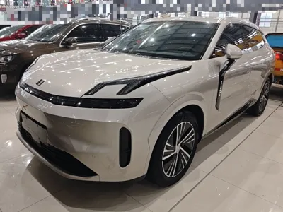 Lynk & Co 08 EM-P