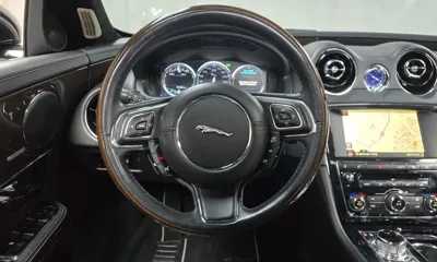 Jaguar XJ