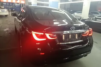 Infiniti Q70