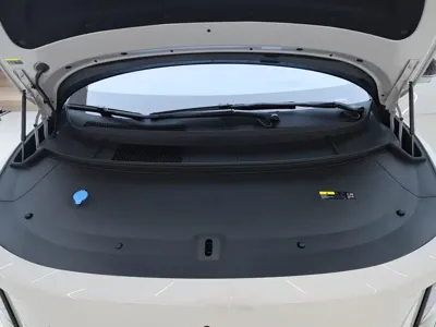 Li Auto 理想i8