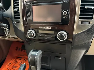 Mitsubishi Pajero (Import)
