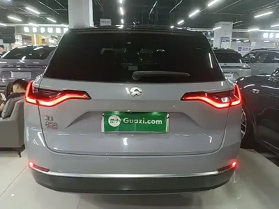 Nio ES8