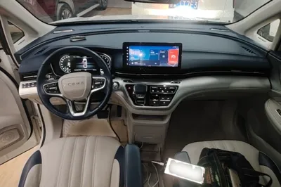 Roewe iMAX8