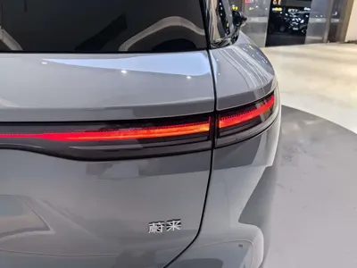 Nio ES8