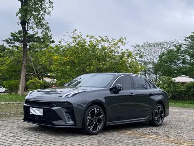 Lynk & Co 03