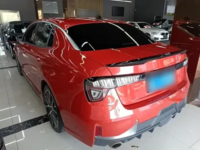 Lynk & Co 03