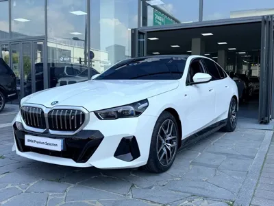 BMW i5