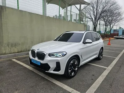 BMW iX3