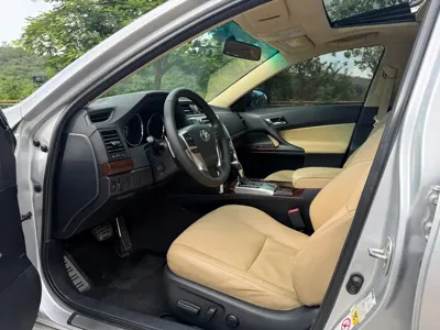 Toyota Reiz