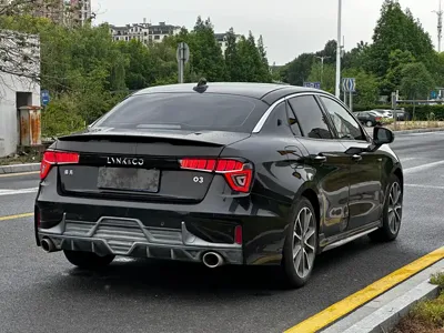 Lynk & Co 03
