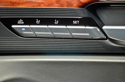 Genesis EQ900