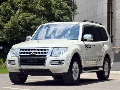 Mitsubishi Pajero (Import)