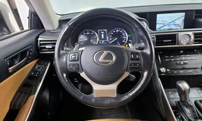 Lexus IS