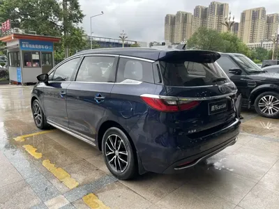 BYD MAX