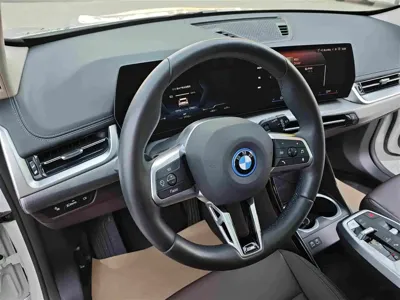 BMW iX1