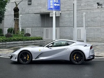 Ferrari 812