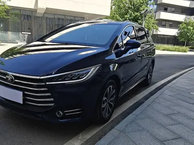 BYD MAX