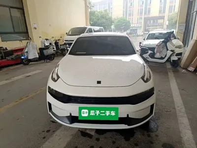 Lynk & Co 03