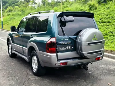Mitsubishi Pajero (Import)