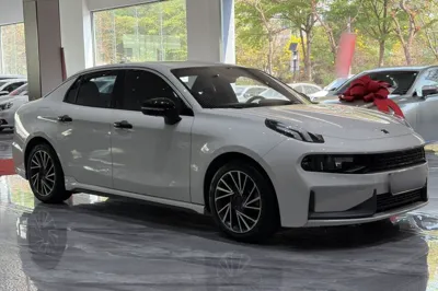 Lynk & Co 03