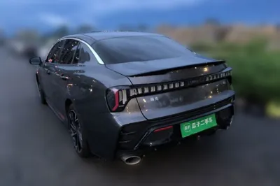 Lynk & Co 03