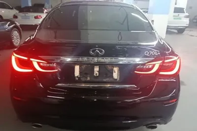 Infiniti Q70