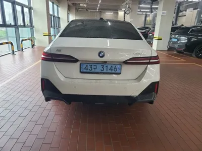 BMW i5