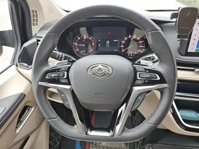 Maxus V70